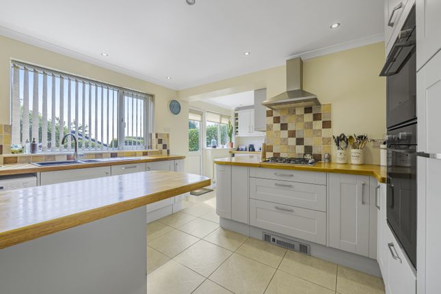 3, Alms Hill Crescent, Sheffield photo 4