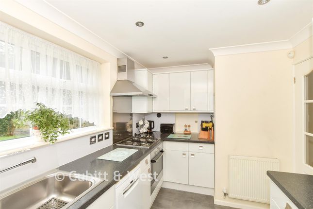 23, Cissbury Hill, Crawley photo 3