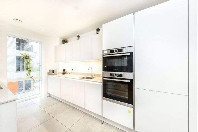 Thumbnail Flat for sale in Latimer Square, Greenwich