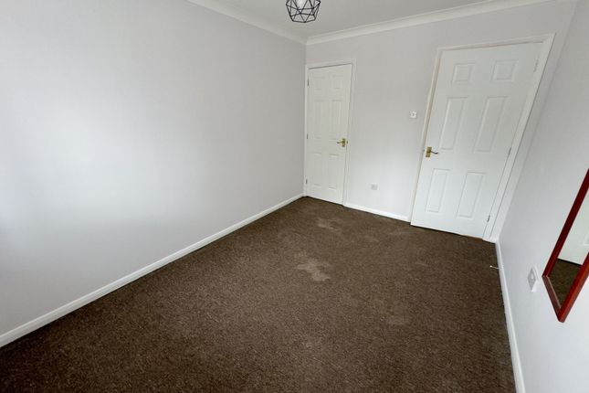 Terraced house to rent in Valley Drive, Gravesend
