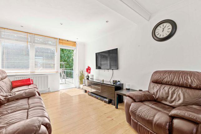 14a, Chenies Parade, Little Chalfont photo 2