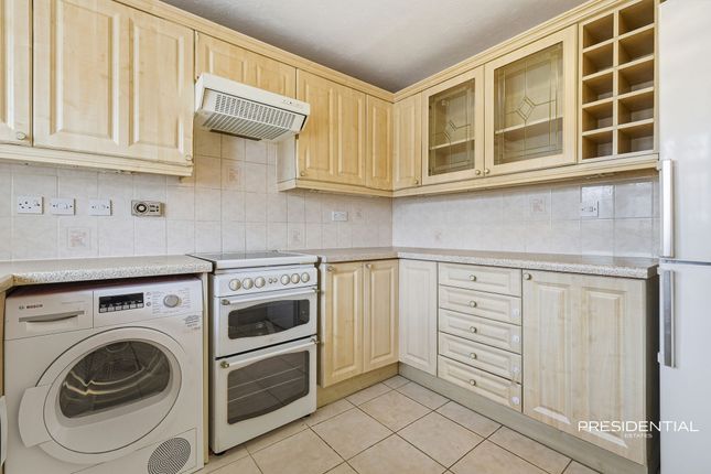 19 Owen Gardens, Woodford Green photo 4