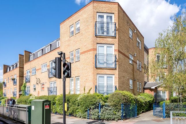 Flat for sale in Eltham High Street, London