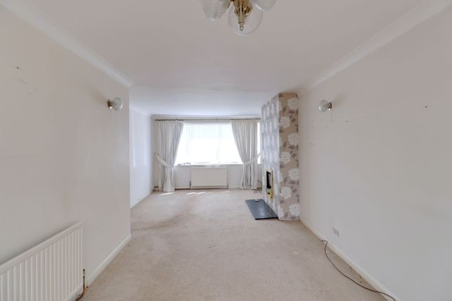 22, Abbots Close, Rainham photo 3