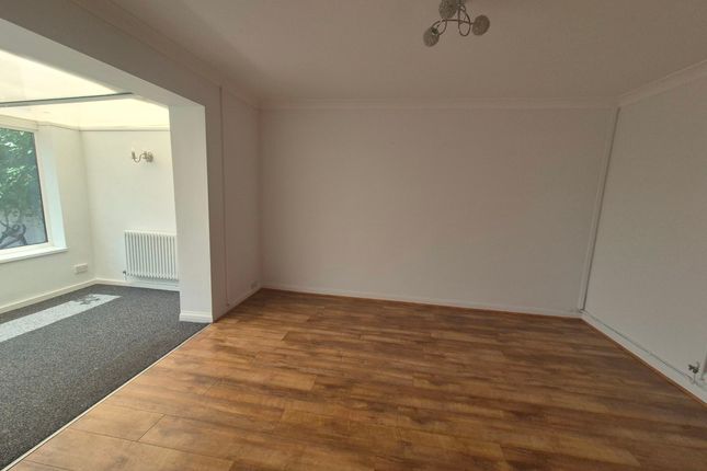 16 Bredenbury Gardens, Porthcawl photo 4