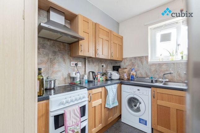 Thumbnail Flat to rent in Burbage Close, London