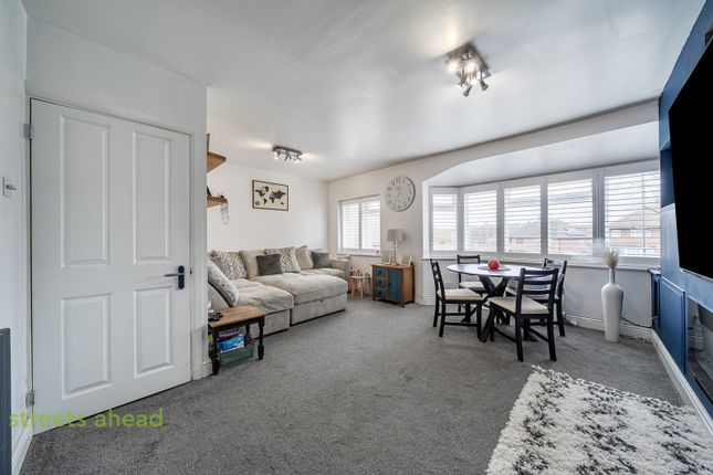 51, Maple Way, Surrey photo 2