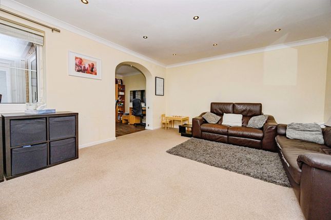 27, Falstone Green, Luton photo 4