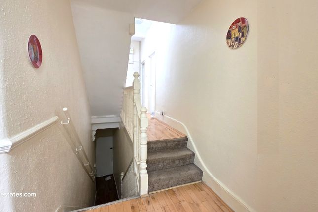 67b Blenheim Gardens, LONDON photo 5