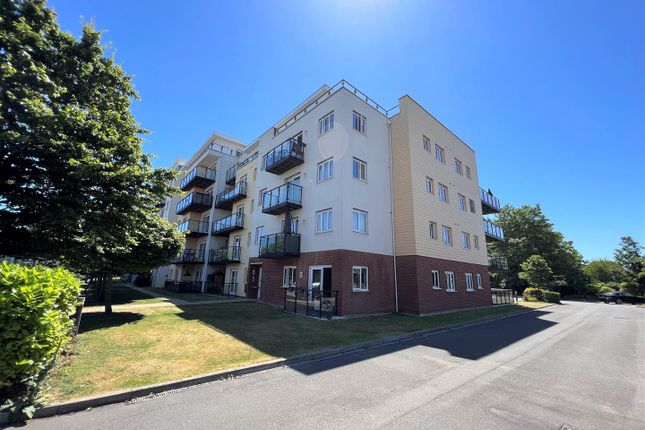 Thumbnail Flat to rent in Gisors Road, Southsea