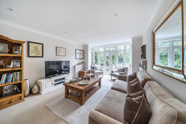 3 HILLCREST GARDENS, Hillcrest Gardens, London photo 2