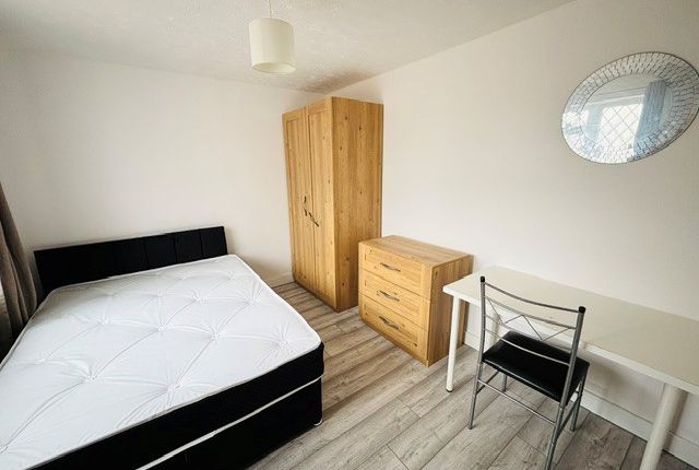 6, COLCHESTER photo 5