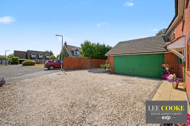 3, Pool Close, Wolverhampton photo 3