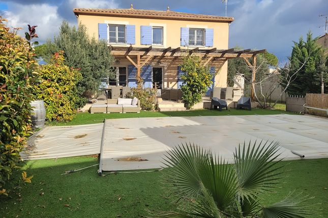 Villa for sale in Pezenas, Languedoc-Roussillon, 34120, France