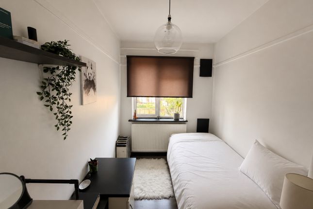 13, Monk Drive, London photo 4