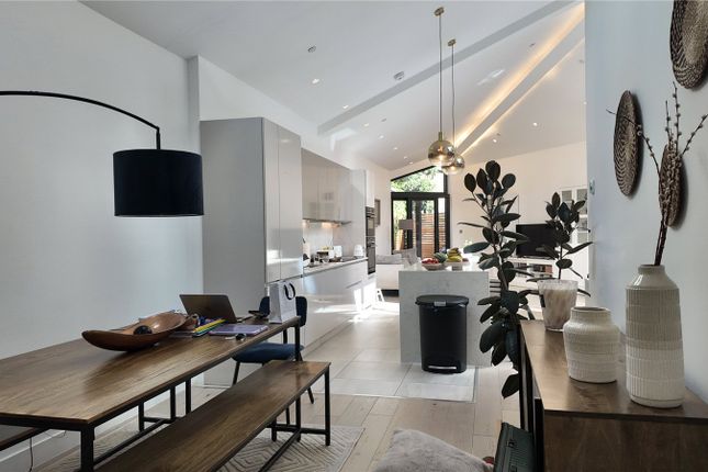 3 Courtyard Garden, 282, Munster Road, London photo 4