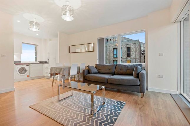 Flat for sale in Royal Dock, Canary Wharf, London