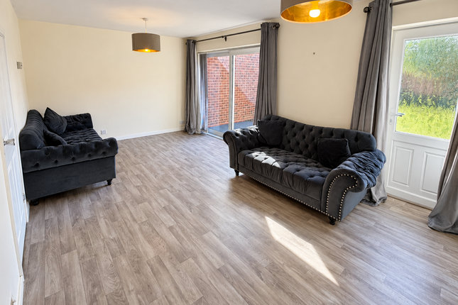 26, Barrington Road, Rugby photo 2