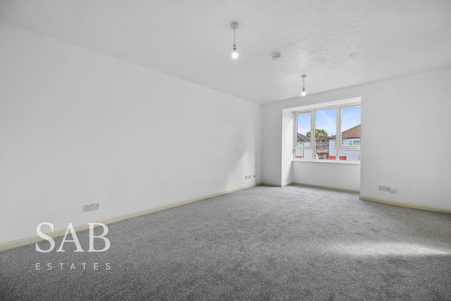3 Hadfield Close, Southall photo 2