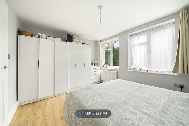 Flat, Portsmouth Road, Cobham photo 2