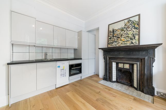 Flat 3, 8, Airlie Gardens, London photo 3