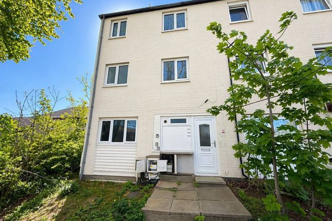 69C, Booth Meadow Court, Northampton photo 5