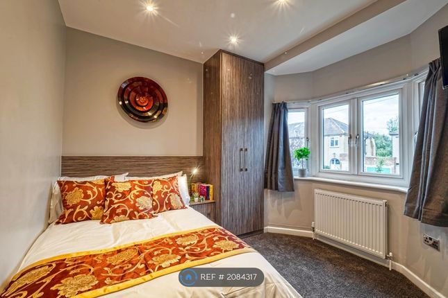 Room to rent in Mount Drive, Harrow