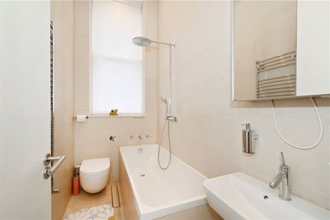 Flat to rent in West End Lane, London