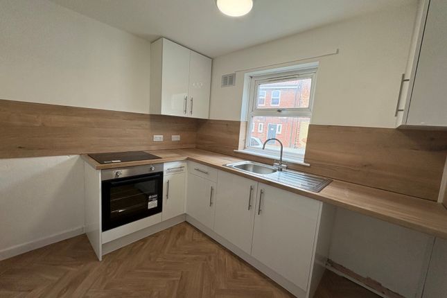 43, Grovehill, East Yorkshire photo 2