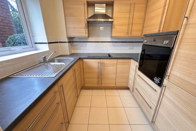 1 Elliott Court, High Street North, Dunstable photo 2