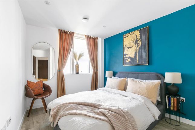 Thumbnail Flat for sale in Woods Road, London