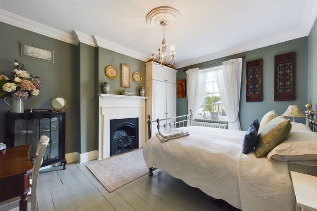 48, High Street, Stanwell photo 4