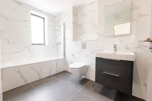 Town house for sale in Queens Walk, London