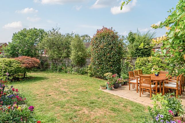 6, Charlock Way, Surrey photo 2
