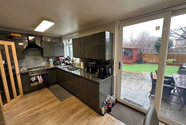 95 , KENNETH ROAD, CHADWELL HEATH, ESSEX  photo 3
