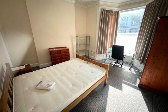 14 Gwydr Crescent, Swansea photo 4