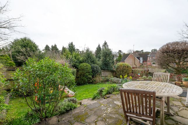 19 Durfold Drive, Reigate photo 2
