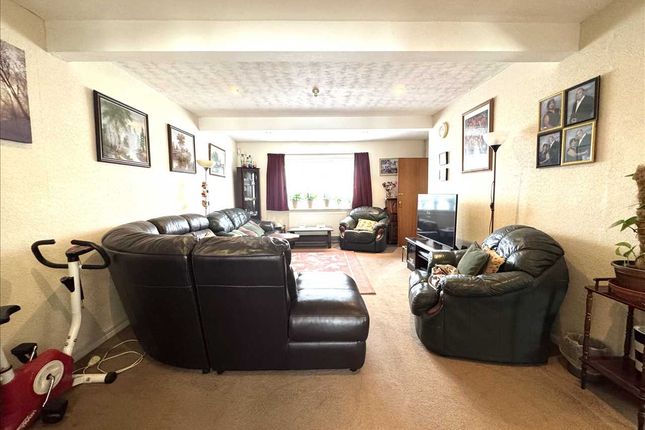 25, Sherborne Road, Feltham photo 4