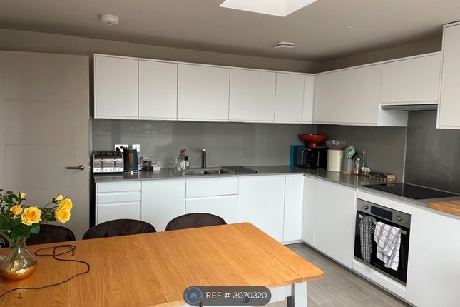 Cube Apartments, Chatham Road, London photo 3