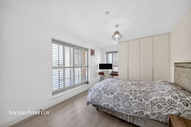 Flat 13, Starling Apartments, 40, Perryfield Way, London photo 4