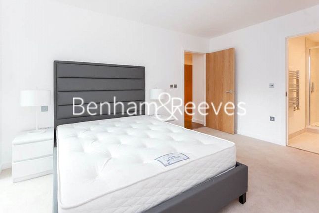 Flat 1, Queenscroft House, 22, Thonrey Close, London photo 4
