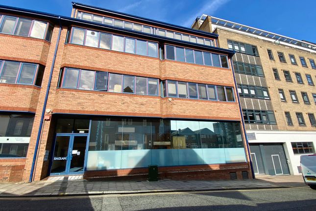Office to let in Raglan House, 28-34 Alma Street, Luton, Bedfordshire