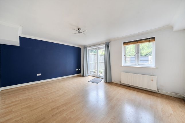 267, Garth Road, Morden photo 2