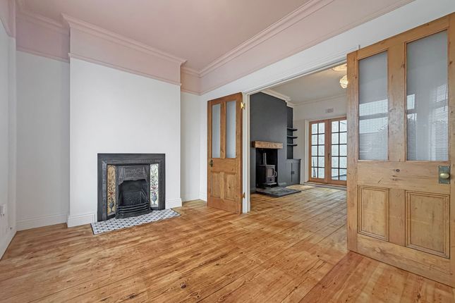 35 Cenydd Terrace, Caerphilly photo 3