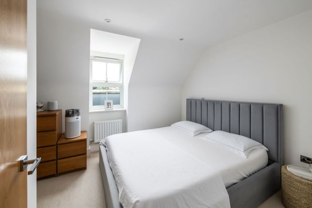 6 Currington House, Reigate photo 5