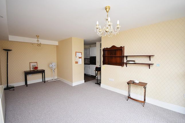 34, Willow Court, Swansea photo 2