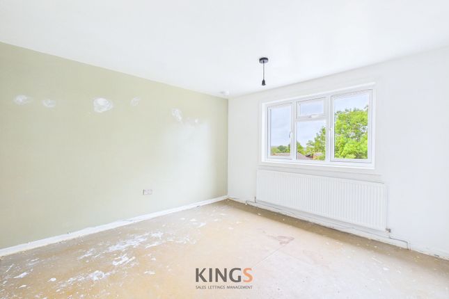 66 Shillitoe Avenue, Potters Bar photo 4