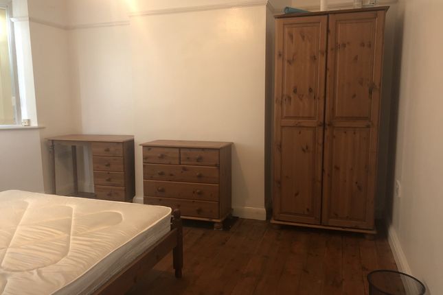 Room 1: 305,, Cherry Hinton Road, Cambridge photo 3