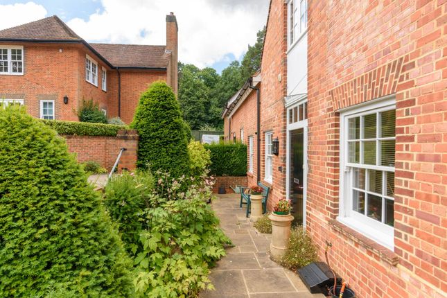 2 Coach House Mews, Whiteley Village, Walton On Thames photo 2