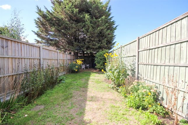 54, Cricket Lane, Bedfordshire photo 4